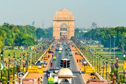 बारिश की कमी से बदला मौसम का मिजाज, दिन में तेज धूप का असर