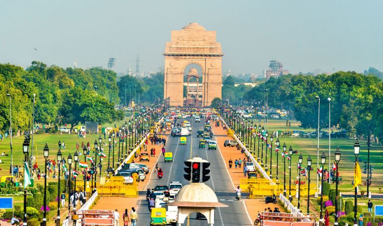 बारिश की कमी से बदला मौसम का मिजाज, दिन में तेज धूप का असर