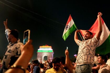भारत की जीत पर राजधानी में दीपावली जैसा माहौल, पटाखों और ढोल-नगाड़ों से गूंजा शहर
