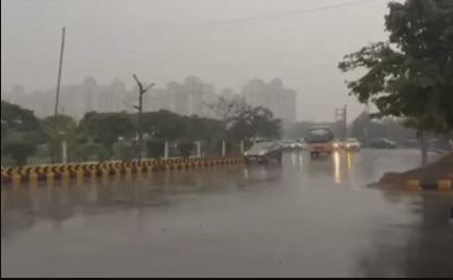 दिल्ली-एनसीआर में मौसम ने बदली करवट, हल्की बारिश से सुहानी हुई सुबह