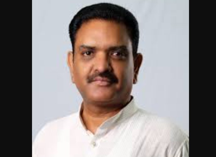 कनवानी आग हादसे के बाद मंत्री असीम अरुण ने पीड़ितों से की मुलाकात