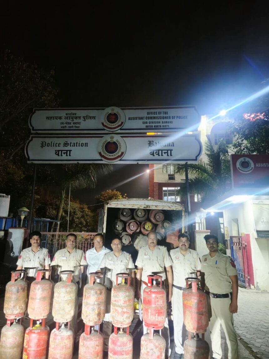 BAWANA POLICE BUSTS ILLEGAL LPG CYLINDER HOARDING AND BLACK MARKETING RACKET; 75 CYLINDERS RECOVERED