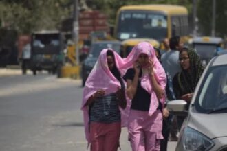 देश में मौसम का डबल वार: पहाड़ों में बर्फबारी-ओलावृष्टि, मैदानी इलाकों में भीषण गर्मी