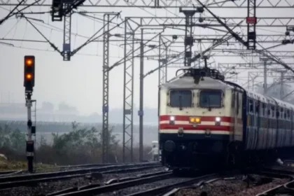 नेताजी एक्सप्रेस पर पथराव, चार महीने बाद अज्ञात पर मुकदमा