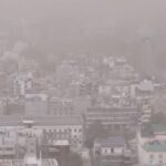 दिल्ली-NCR में मौसम के दोहरे तेवर: नोएडा से गुरुग्राम तक सड़कों पर उड़ा धूल का गुबार