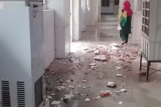 गाजियाबाद एमएमजी अस्पताल की छत का प्लास्टर गिरा, सर्जिकल वार्ड में भर्ती मरीजों में मची अफरा-तफरी
