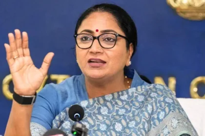 संविधान हत्या दिवस पर दिल्ली सीएम रेखा गुप्ता का बड़ा बयान, विपक्ष पर निशाना