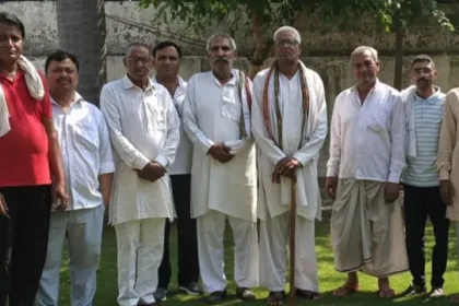 ग्रेटर नोएडा में 4% आबादी भूखंड की मांग को लेकर किसानों का लखनऊ कूच, पैदल मार्च शुरू
