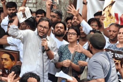 जंतर-मंतर पर उमड़ा जनसैलाब, कॉकरोच जनता पार्टी के प्रदर्शन में शामिल होंगे सोनम वांगचुक