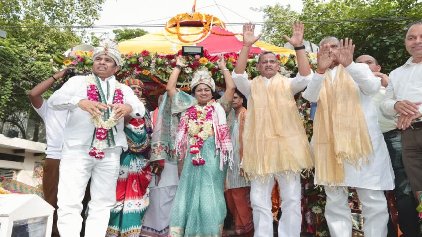 दिल्ली में गूंजा ‘जय जगन्नाथ’ का जयघोष, रोहिणी में सीएम रेखा गुप्ता ने किए भगवान जगन्नाथ के दर्शन