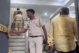 बुराड़ी में सनसनीखेज वारदात: युवती को गोली मारने के बाद युवक ने खुद को मारी गोली