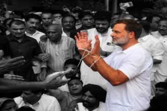 राहुल-प्रियंका के नेतृत्व में प्रधानमंत्री आवास के बाहर विपक्ष का प्रदर्शन, देवेंद्र यादव ने केंद्र पर साधा निशाना