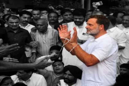 राहुल-प्रियंका के नेतृत्व में प्रधानमंत्री आवास के बाहर विपक्ष का प्रदर्शन, देवेंद्र यादव ने केंद्र पर साधा निशाना
