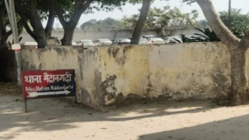 शराब के लिए पैसे नहीं दिए तो मां की हत्या का आरोप, दिल्ली में बेटे की दरिंदगी