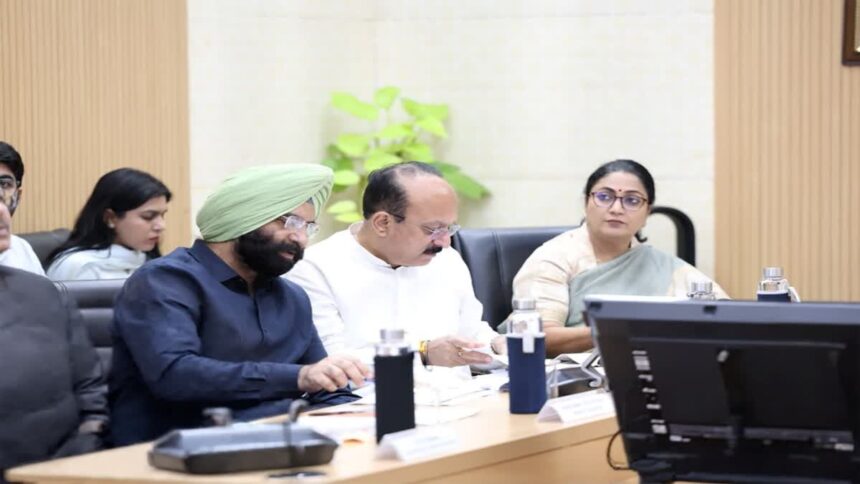 दिल्ली में अब हर संपत्ति का बनेगा ‘प्रॉपर्टी आधार कार्ड’, सरकार लाएगी लैंड रिकॉर्ड बिल 2026