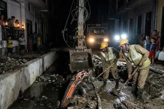 लोनी बार्डर की कई कॉलोनियों में 18 घंटे गुल रही बिजली, पानी का भी संकट