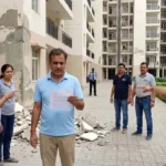 ग्रेनो वेस्ट की रक्षा एडेला सोसाइटी: प्लास्टर गिरने की जानकारी साझा करना पड़ा भारी, निवासी को एओए का नोटिस