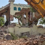 नोएडा में अतिक्रमण पर बड़ी कार्रवाई, सात अवैध फॉर्म हाउस ध्वस्त; दोबारा हो रही प्लॉटिंग हटाई