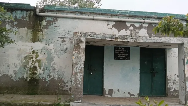 एक साल बाद भी नहीं बदली तस्वीर, गाजियाबाद के 24 जर्जर स्कूलों में सुधार का इंतजार
