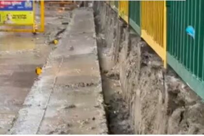 नोएडा में भारी बारिश: सेक्टर 16 मेट्रो स्टेशन के नीचे 50 मीटर लंबा डिवाइडर गिरा, एक घायल