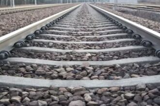गाजियाबाद-नई दिल्ली रेलखंड पर मालगाड़ी बेपटरी, 53 ट्रेनों का संचालन प्रभावित