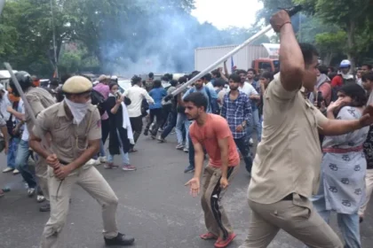 संसद मार्च हिंसा: हिरासत में लिए गए प्रदर्शनकारियों की पहचान में जुटी दिल्ली पुलिस