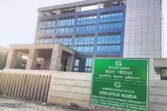 ग्रेटर नोएडा में प्रदर्शन कर रहे 30 सफाईकर्मी जेल भेजे गए, शांतिभंग में कार्रवाई
