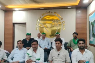 किसानों का आंदोलन तेज, 17 जुलाई को महापंचायत का ऐलान: 10 प्रतिशत भूखंड और 64.7 प्रतिशत आबादी बैकलॉग पर प्राधिकरण पर प्रदर्शन
