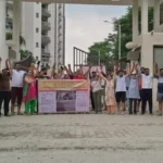 गाजियाबाद मोती रेजीडेंसी में बिल्डर के खिलाफ तीसरी बार धरना, निवासियों ने दी अंतिम चेतावनी