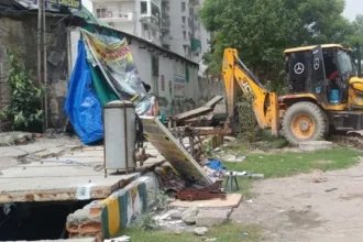 नोएडा में 159 नालों की सफाई अधूरी, बारिश में फिर डूब सकते हैं कई सेक्टर