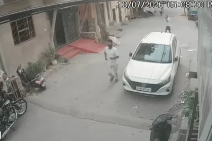 पुलिसकर्मी बनकर लोहा कारोबारी के बेटे से ठगी, डेढ़ लाख की सोने की चेन लेकर फरार