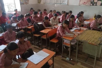 गाजियाबाद के 21 स्कूलों में एक-एक शिक्षक, 425 बच्चों की जिम्मेदारी संभाल रही एक शिक्षिका