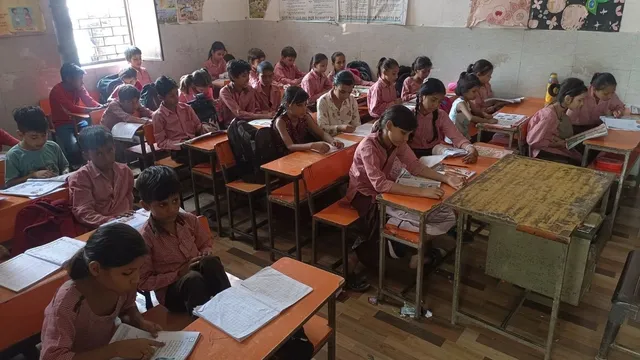 गाजियाबाद के 21 स्कूलों में एक-एक शिक्षक, 425 बच्चों की जिम्मेदारी संभाल रही एक शिक्षिका