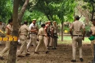 छेड़खानी का विरोध पड़ा भारी, पार्क में युवक की चाकू मारकर हत्या; महिला गंभीर घायल
