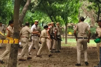 छेड़खानी का विरोध पड़ा भारी, पार्क में युवक की चाकू मारकर हत्या; महिला गंभीर घायल