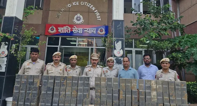दिल्ली में हाई-टेक चोरी का भंडाफोड़: ट्रक से मोबाइल लूटने वाले गिरोह पर शिकंजा