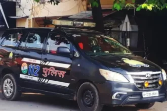 पति के घर के बाहर धरने पर बैठी महिला: जेवर में पुलिस समझाने में जुटी, बच्ची ने मां से मिलने से किया इनकार