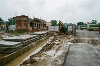 बारिश ने रोका कौशांबी अस्थाई बस अड्डे का काम, निर्माण में लगेगा दो माह और