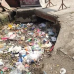 लोनी में नालों की सफाई पर फिर सवाल, कूड़े और अतिक्रमण से बढ़ी परेशानी