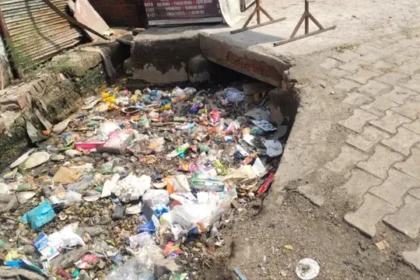 लोनी में नालों की सफाई पर फिर सवाल, कूड़े और अतिक्रमण से बढ़ी परेशानी