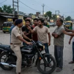 हेड कांस्टेबल पर थप्पड़ मारने का आरोप, सड़क पर हंगामा; वीडियो वायरल