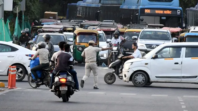 दिल्ली में ट्रैफिक नियम उल्लंघन पर सख्ती, गलत दिशा में चलाने पर 3.42 लाख चालान