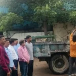 ग्रेटर नोएडा के उद्योग विहार एक्सटेंशन में शुरू हुई डोर-टू-डोर कूड़ा उठाने की व्यवस्था