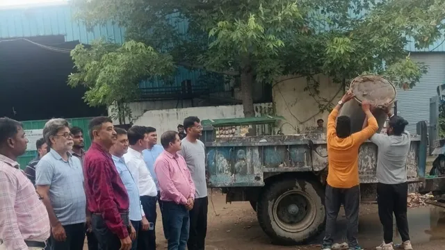 ग्रेटर नोएडा के उद्योग विहार एक्सटेंशन में शुरू हुई डोर-टू-डोर कूड़ा उठाने की व्यवस्था