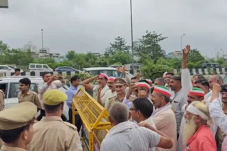 किसान प्रदर्शन को लेकर गाजियाबाद पुलिस अलर्ट, यूपी गेट पर घंटों जाम से लोग परेशान