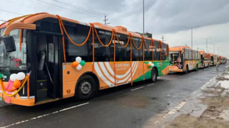 Noida Airport बस सेवा का नया टाइम-टेबल जारी, अब सीधे एयरपोर्ट तक चलेंगी डबल डेकर बसें
