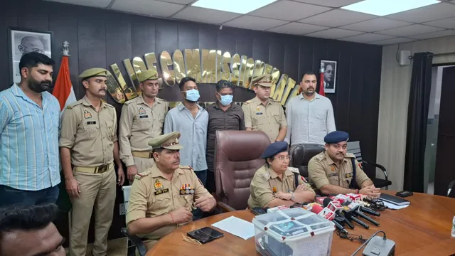नोएडा में मेट्रो स्टेशनों पर मोबाइल चोरी करने वाले दो बदमाश गिरफ्तार, 49 फोन बरामद