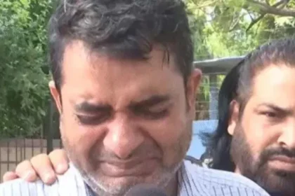 नोएडा में बच्चे की गड्ढे में डूबकर मौत, पिता वाइस-प्रिंसिपल: मां रोते-रोते बेहोश, बोली- अब मुझे भी नहीं जीना; प्राधिकरण की लापरवाही से जान गई