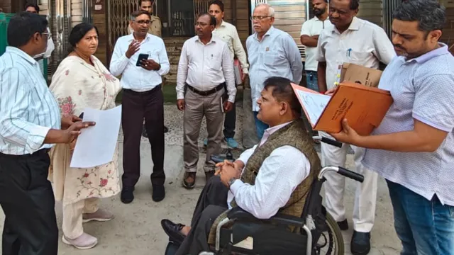 झील की जमीन पर बनी इमारत पर चलेगा बुलडोजर, महापौर ने किया निरीक्षण