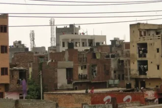 खोड़ा में 5165 अवैध बहुमंजिला इमारतें, नगर पालिका ने शुरू की नई नियमावली की तैयारी